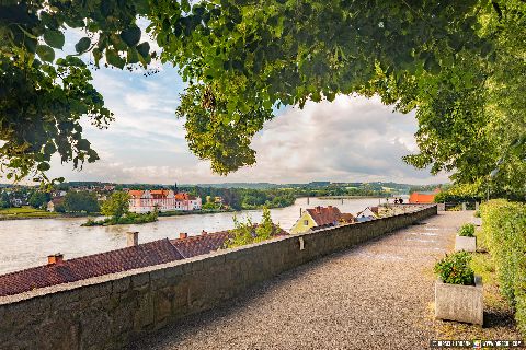 Gemeinde Schärding Bezirk Ried Schlosspark Aussicht Kloster Vornbach (Dirschl Johann) Österreich RI